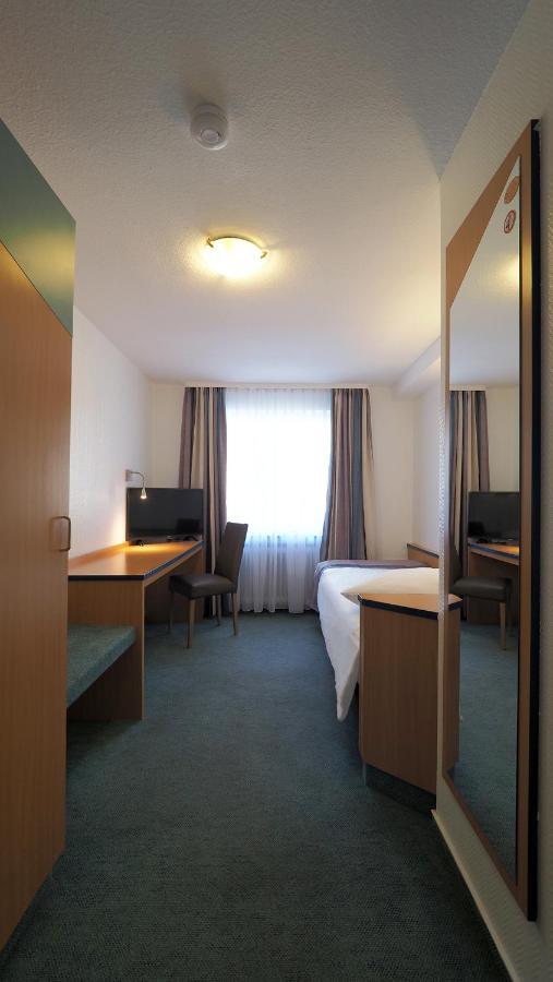 Hotel Goldener Hirsch Mosbach Quarto foto